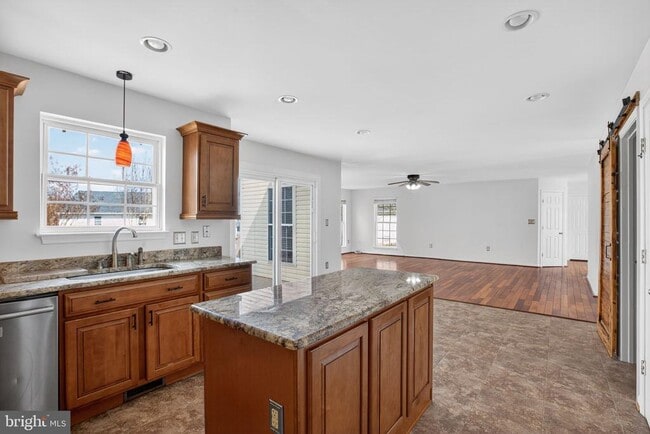 Photo - 28 Basalt Dr