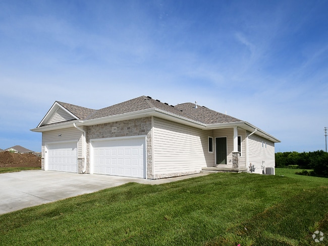 Building Photo - 17640 Greenleaf St Rental
