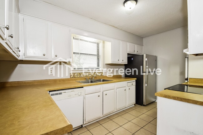 Photo - 6677 Silhouette Ave