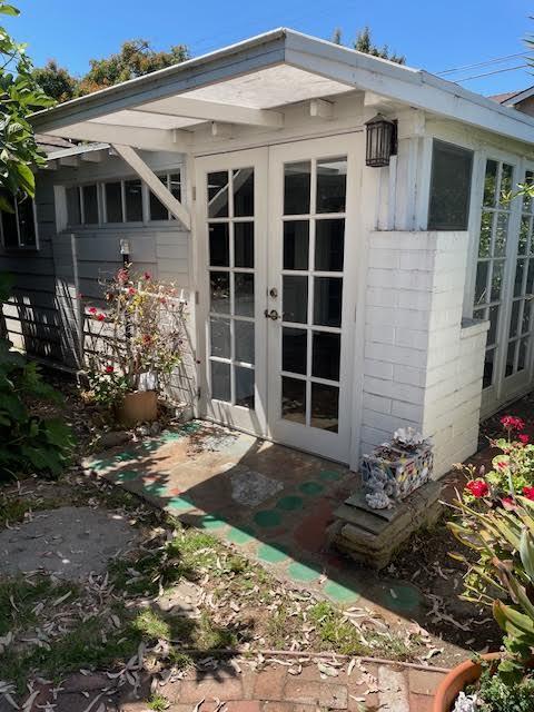 Entrance - 2535 Armacost Ave House Unit Cottage