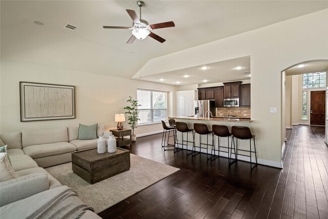 Photo - 26 Whispering Thicket Pl