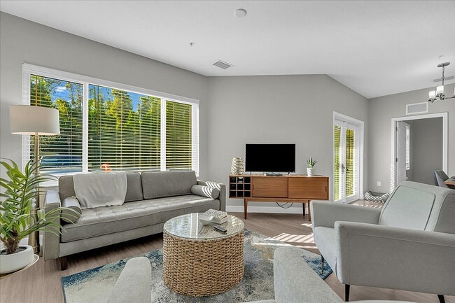 41-DSC04698 - 81 West