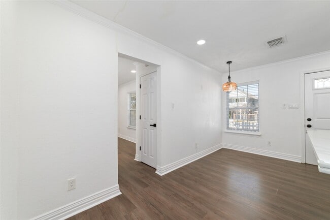 Photo - 802 E 33rd St