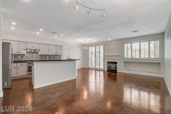 Building Photo - 9420 San Laguna