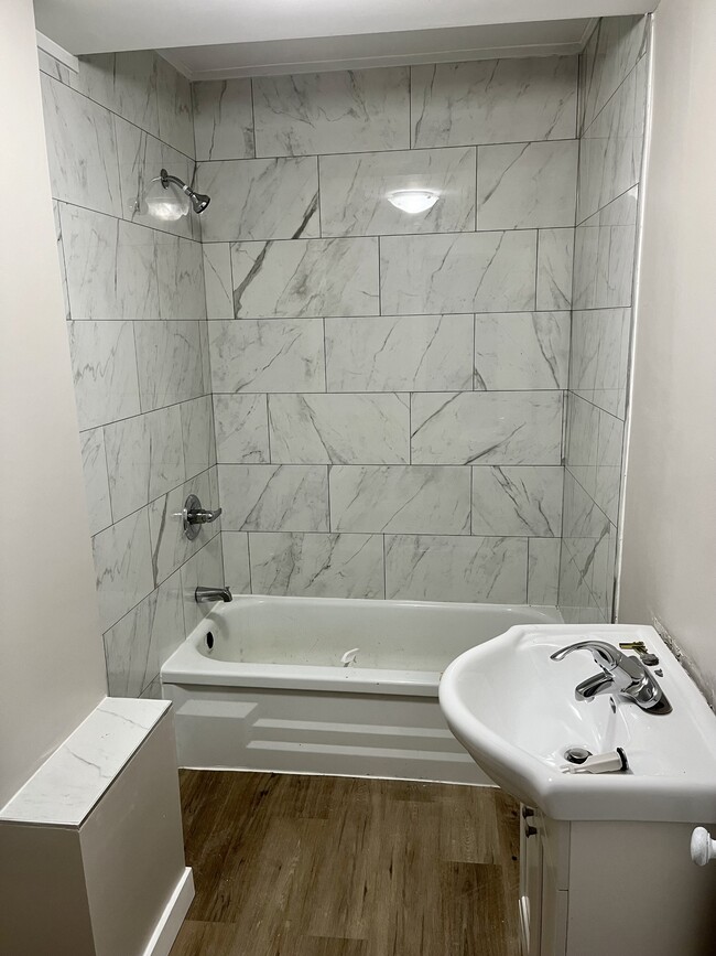 Photo - 203 Yale Ave E Unit 2