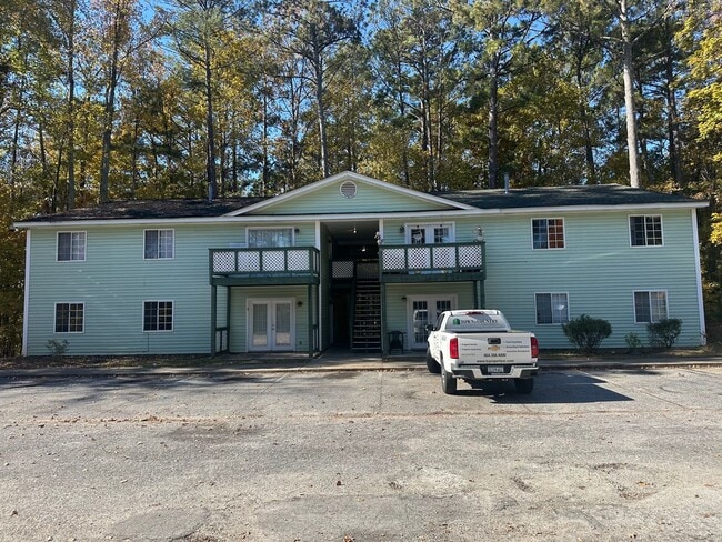 Building Photo - 23 Greenbriar* Unit #23-Greenbriar