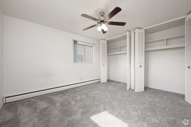 1BR, 1BA - 800SF - Bedroom