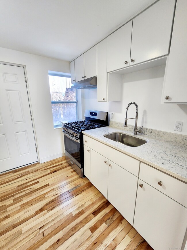 Photo - 930 Wethersfield Ave Unit APT 6