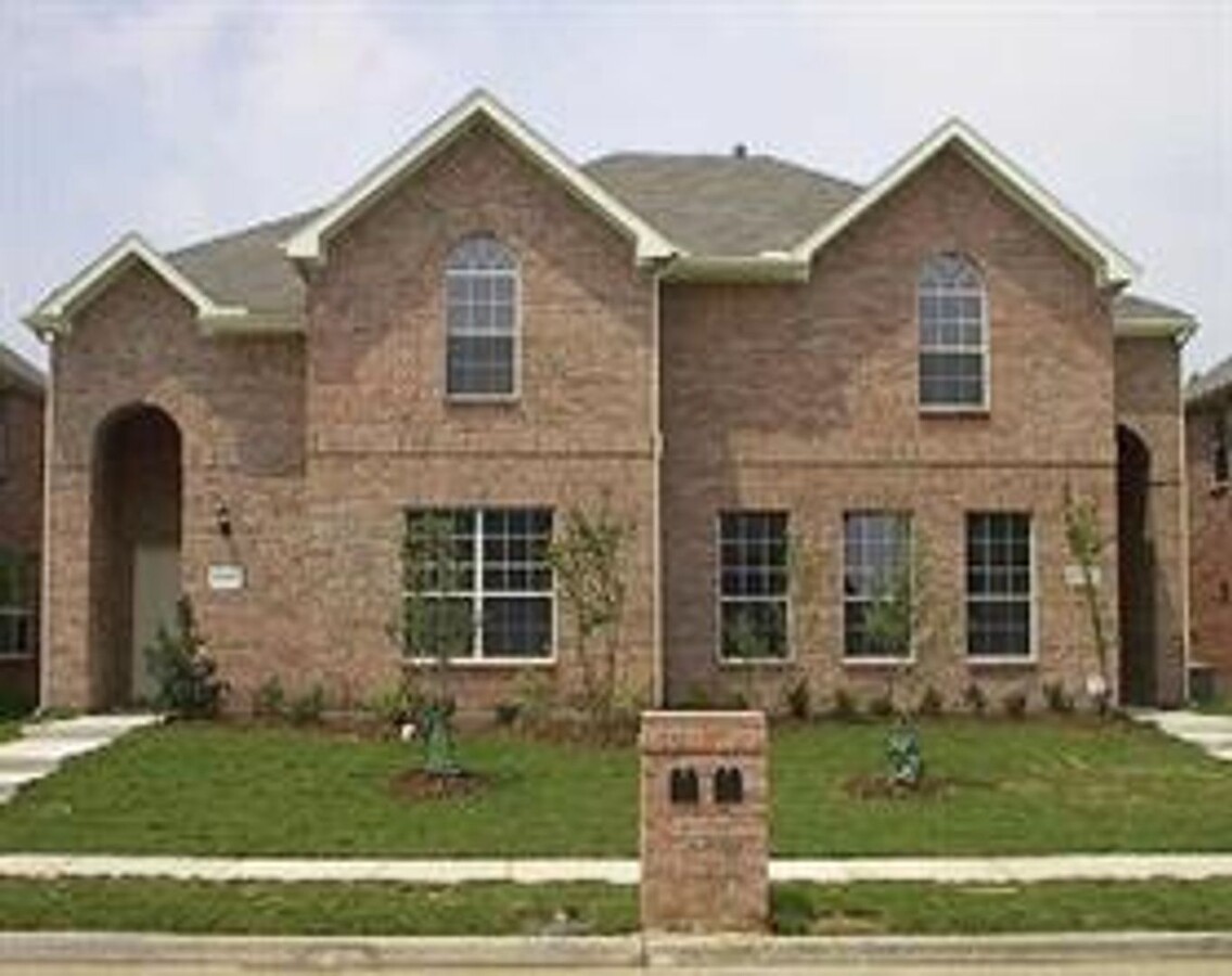 4 bedroom townhome in Lakewood - House Rental in Grand Prairie, TX ...