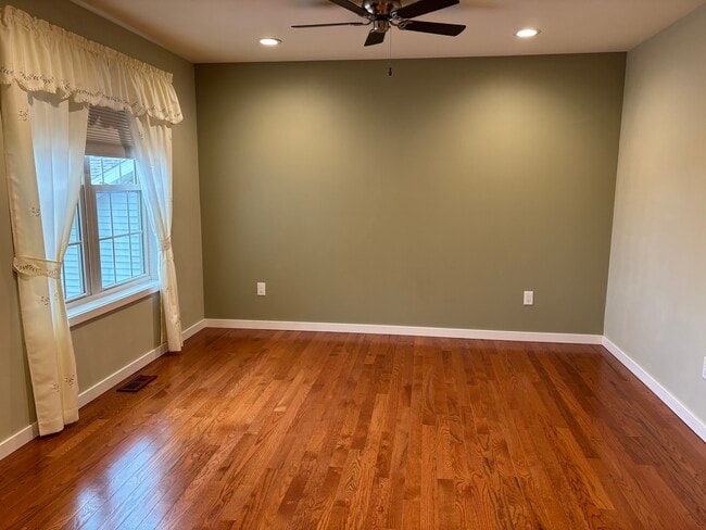 Photo - 512 S Main St