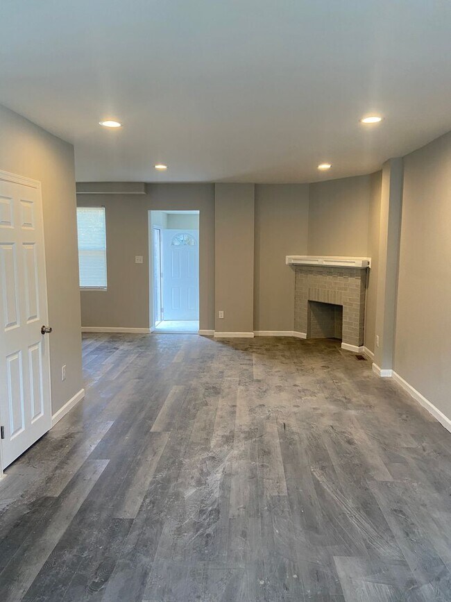 Building Photo - 1162 E Price St