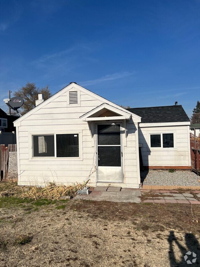 Building Photo - Newly remodeled 1 bed/1 bath home w/fenced...