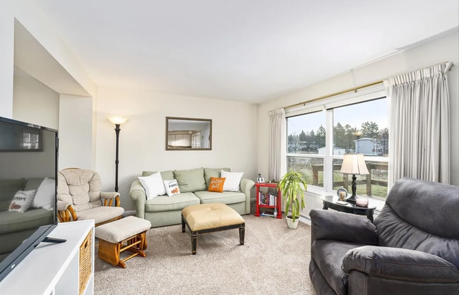Photo - Three Bedroom Townhome n Aspenwood!