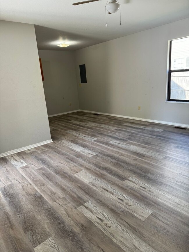 1005 E Division St Unit D