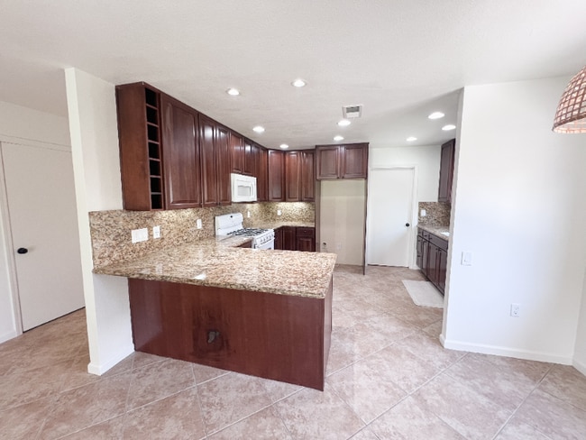 Photo - 77215 Minnesota Ave