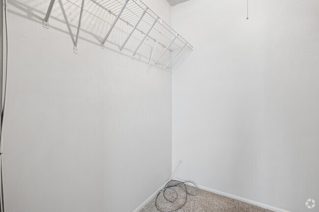 2BR, 2BA - 1,184SF - Closet