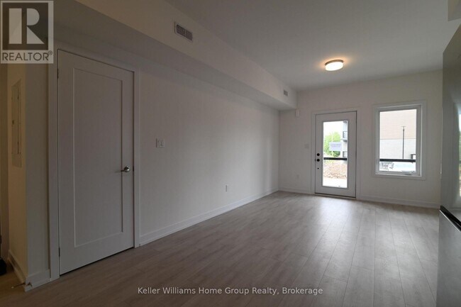 Photo - 42 Lowes Rd W