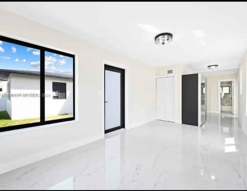 Photo - 721 SW 5th Ct Unidad 0