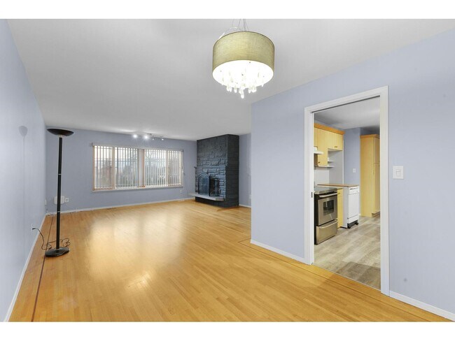 Photo - 13786 Grosvenor Rd