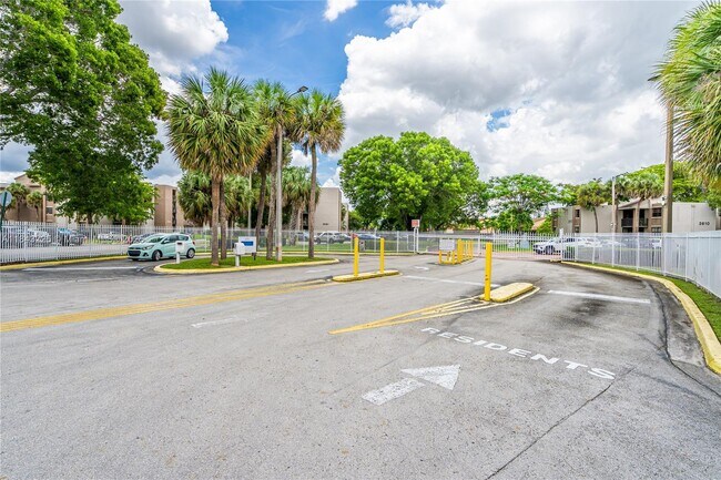 Photo - 3561 SW 117th Ave Condo Unit 7-203