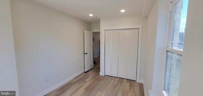 Building Photo - 536 W Huntingdon St Rental