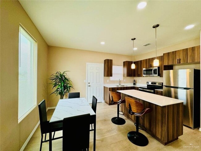 Photo - 17 West Dr Unit 1