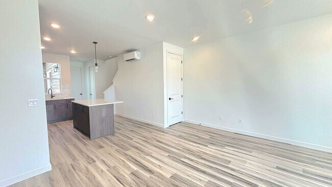 Photo - L0628 - 2 Unit A