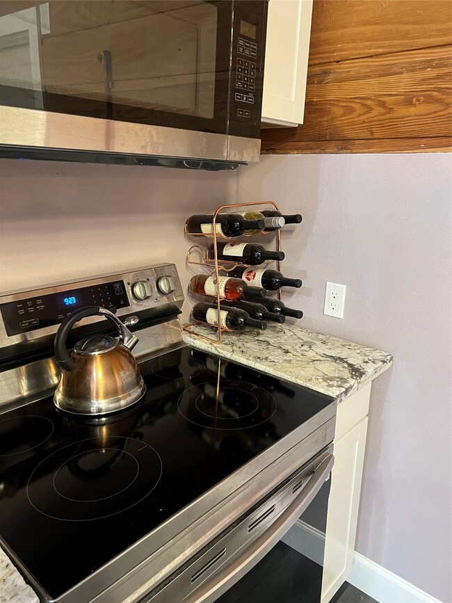 Photo - 702 E 40th 1/2 St Casa