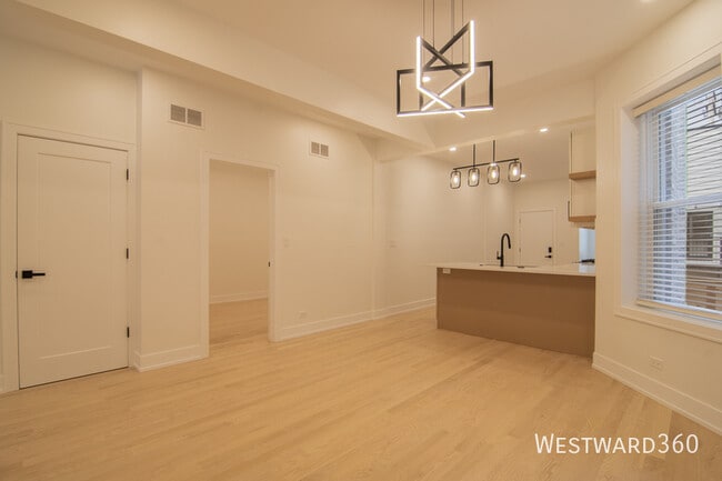 Photo - 3720 N Racine Ave Unit 1