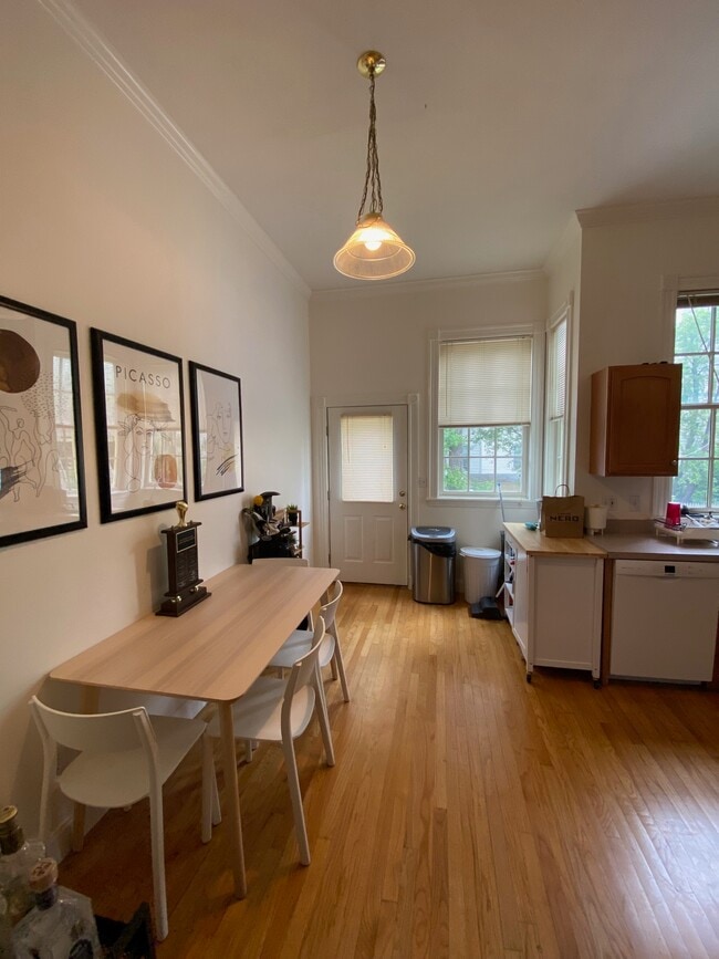Building Photo - 82 6th St Rental
