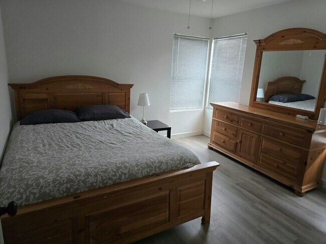 Photo - 711 Truman St