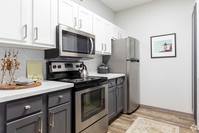 2BR, 2BA - 1096