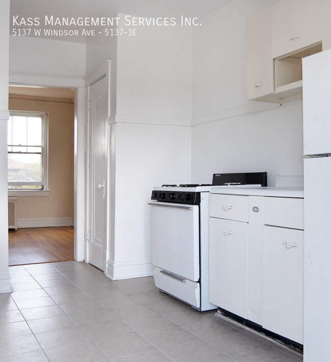 Building Photo - 5137 W Windsor Ave Unit 5137-3E