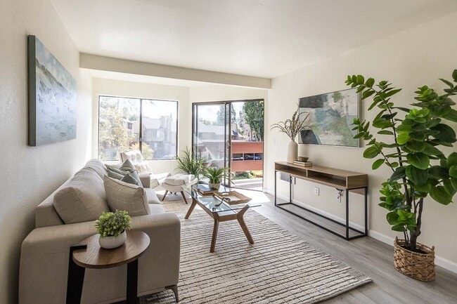 Photo - 680 Chorro St