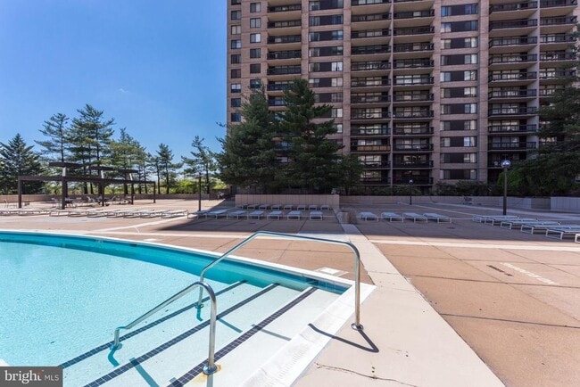 Photo - 3705 S George Mason Dr Unit 2504S