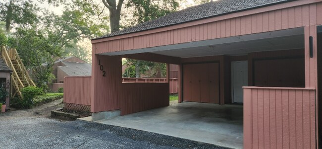 Building Photo - 102 St James Pl