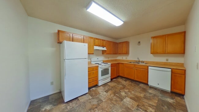 Photo - 2 Bedroom 1 Bath Centrally Located! Close to shopping and food truck court on 7th! Unit 59