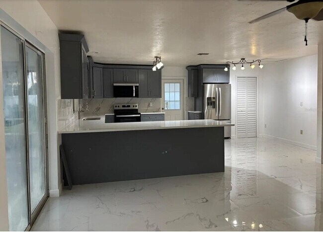 Photo - "Charming 3-Bed, 2-Bath Home in Bradenton ...