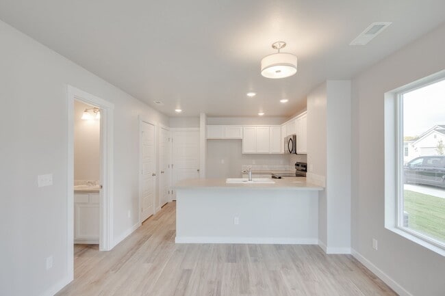 Photo - Beautiful, Modern 2 Bedroom Cottage Available!