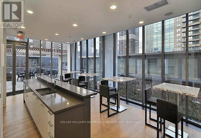 Photo - 33 Charles St E Unité 3902