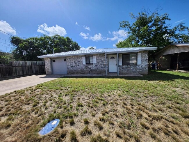 Building Photo - 907 Barry Dr Rental