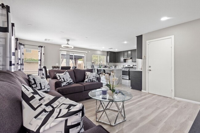 Photo - Cozy Furnished 3bed 3bath l Near Southern Highlands