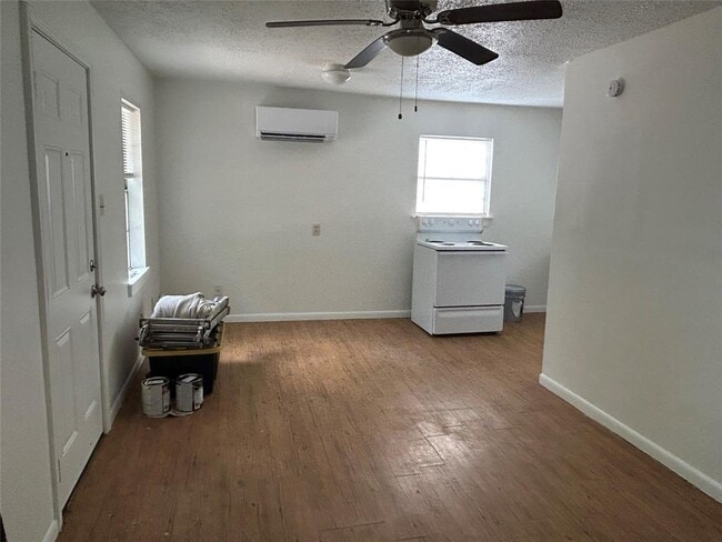 Photo - 1107 Pine St
