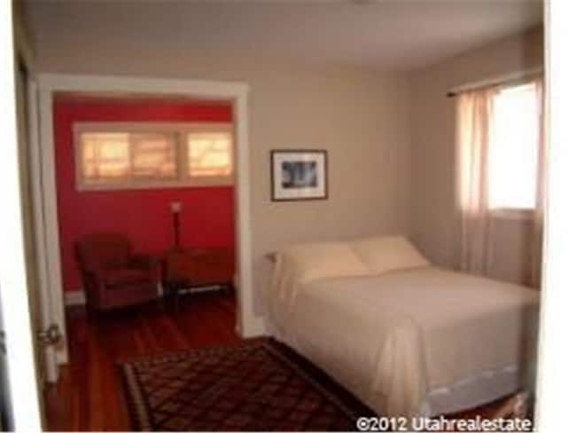 Photo - 458 Williams Ave S