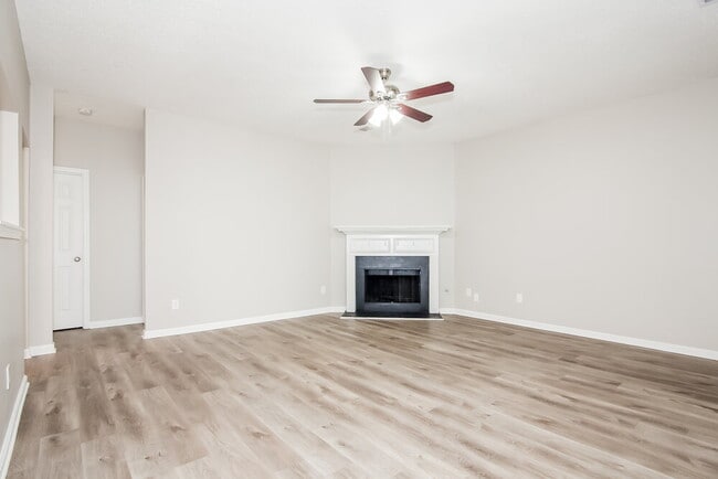 Photo - 150 Stillwood Dr