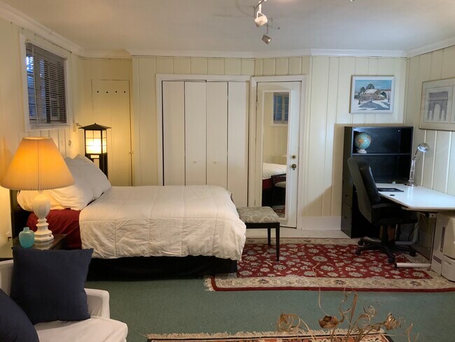 Bedroom - 3801 Calvert St NW