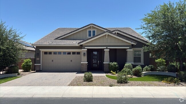 Building Photo - 5 bedroom 3.5 bath in Goodyear Rental