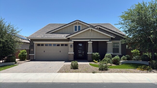 Building Photo - 5 bedroom 3.5 bath in Goodyear Rental