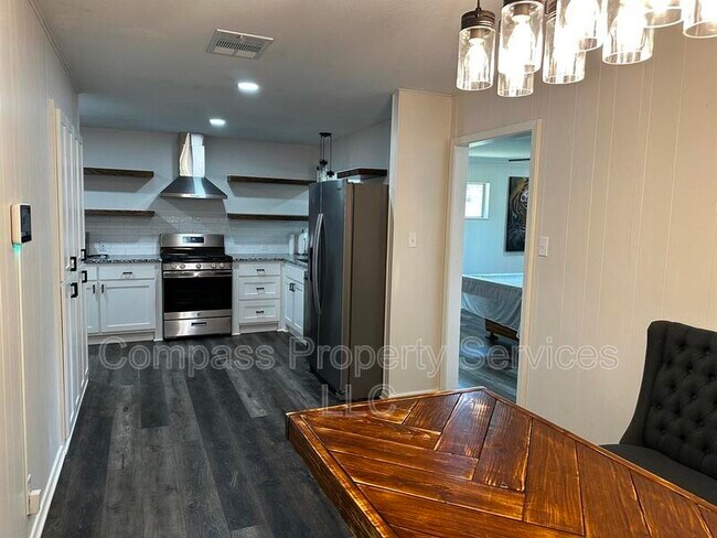 Photo - 201 Waters St