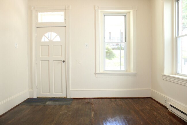 118 W Main St
